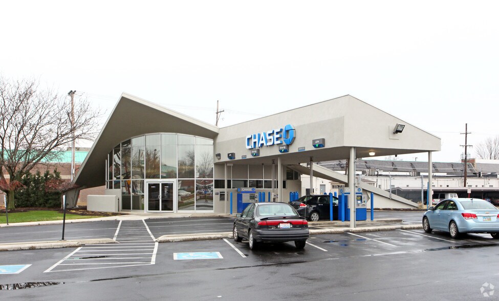 Primary Photo Of 7112 E Main St, Reynoldsburg Bank For Sale