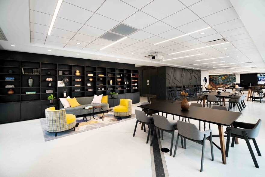 More Photos Of 30 S 17th St, Philadelphia Coworking Space