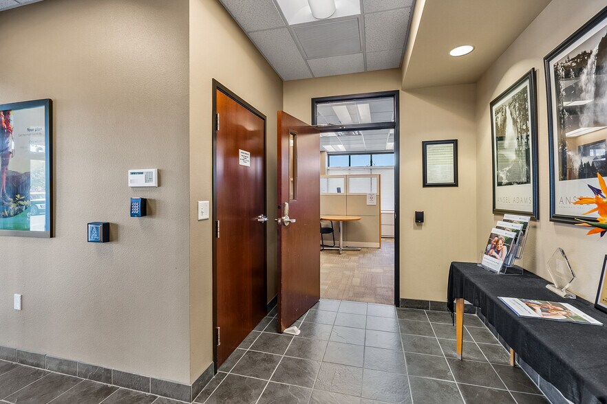 More Photos Of 1301 Poplar Dr, Medford Medical For Lease