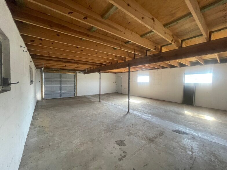 More Photos Of 205 Fern Dr, Leesburg Self Storage For Lease