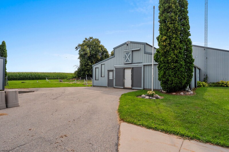 More Photos Of N5367 Mayflower Rd, Shiocton Office For Sale