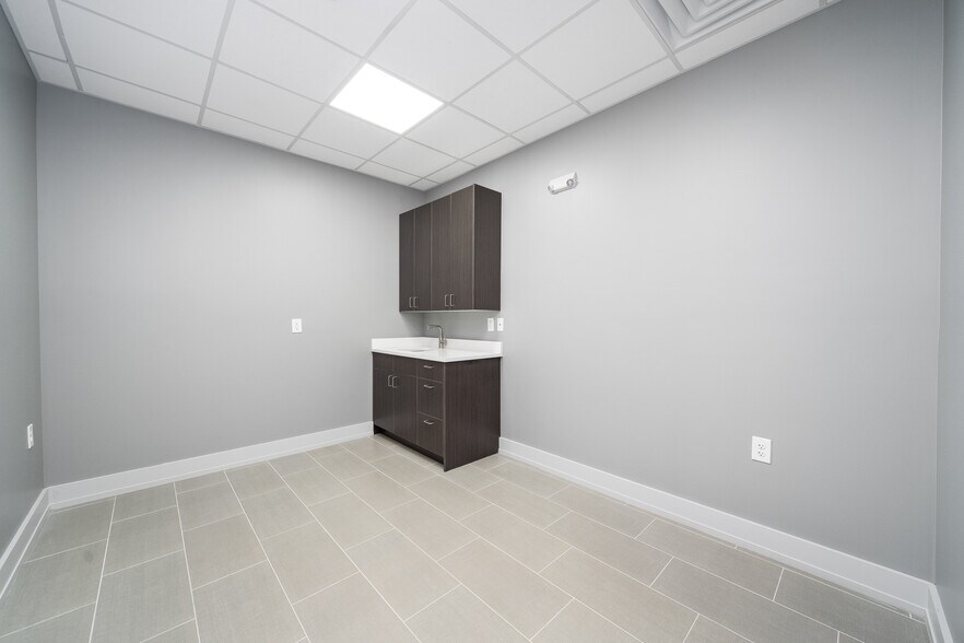 More Photos Of 845 Newark Ave, Jersey City Medical For Lease