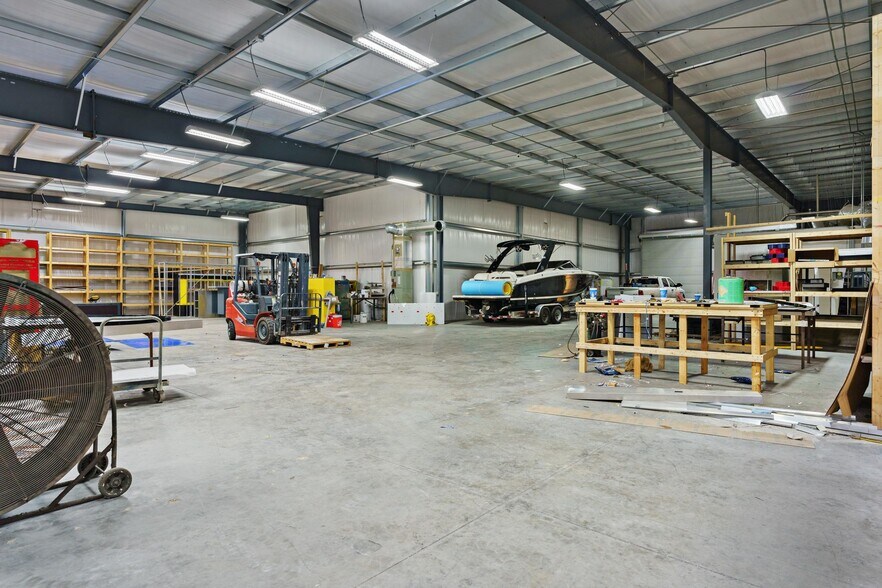 More Photos Of 125 Montclair Rd, Leesburg Warehouse For Lease