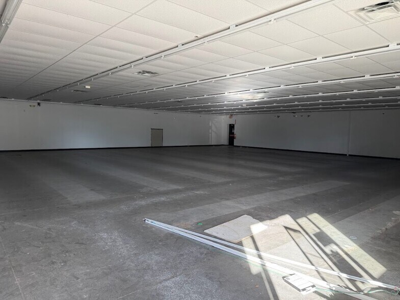 More Photos Of 2272 Quindaro Blvd, Kansas City Freestanding For Sale