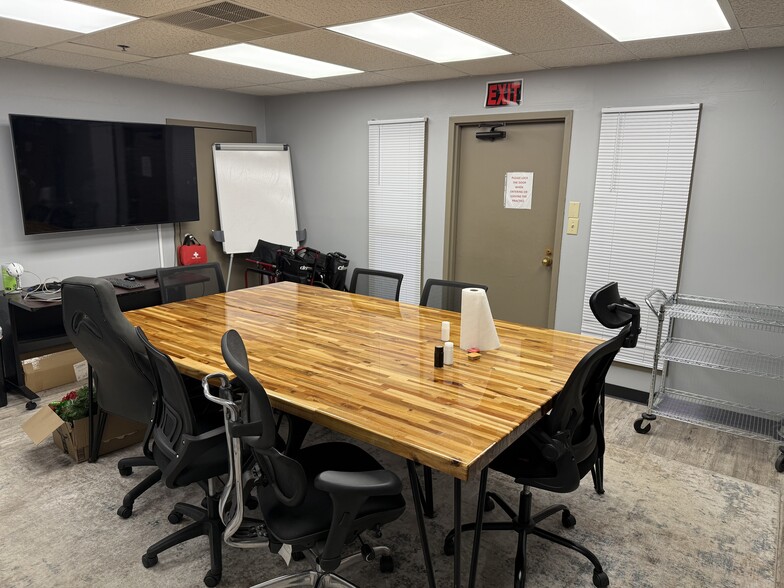 More Photos Of 2606 N Greenway Dr, Knoxville Office For Lease