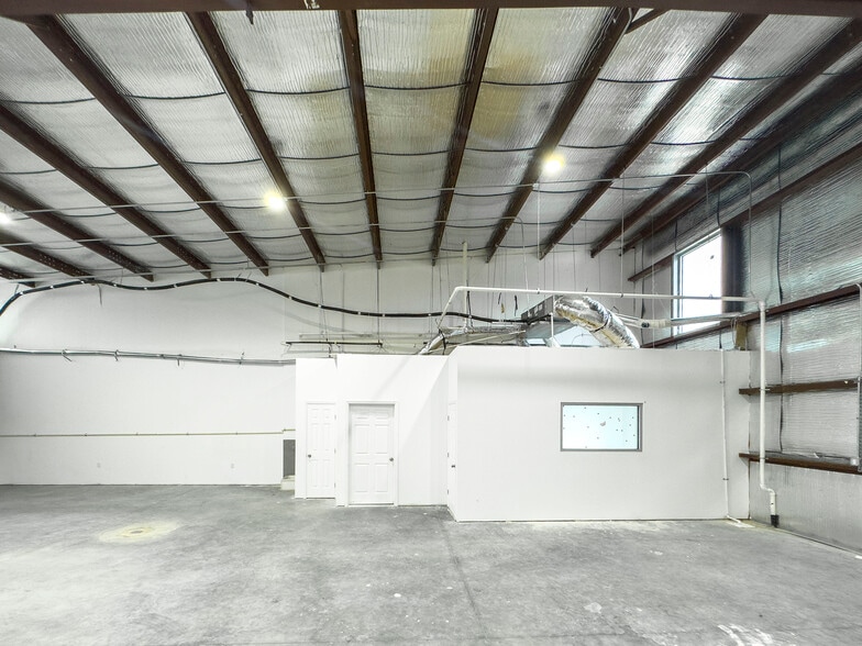 More Photos Of 9009 Pagewood Ln, Houston Warehouse For Sale