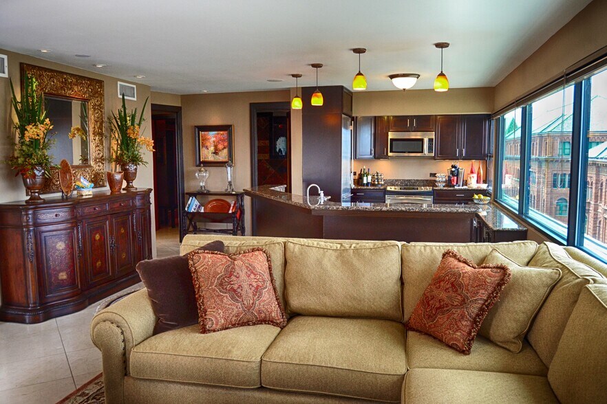 More Photos Of 126 E Main Plz, San Antonio Apartments For Sale