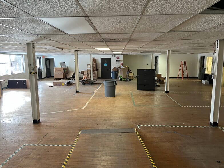 More Photos Of 508 N Detroit St, Warsaw Manufacturing For Sale
