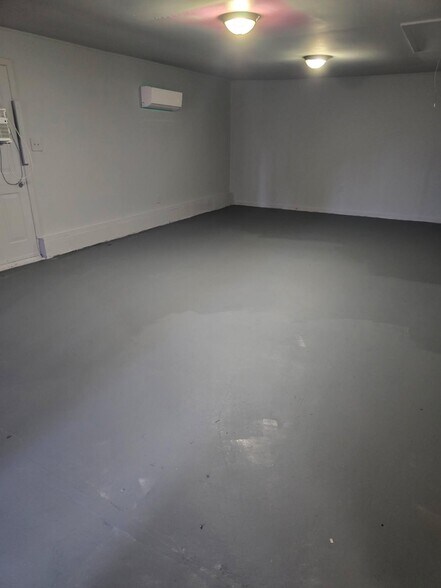 More Photos Of 305.5 N Logan St, Gaffney Storefront Retail Residential For Sale