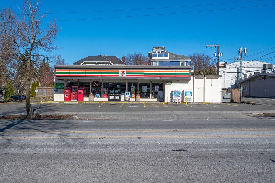 More Photos Of 4312 SW Admiral Way, Seattle Convenience Store For Sale