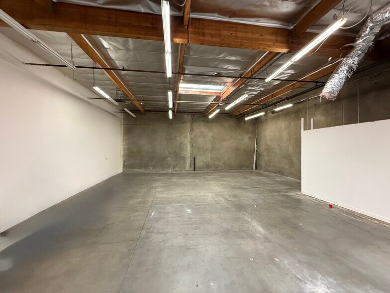 More Photos Of 12987-12999 Arroyo St, San Fernando Warehouse For Lease