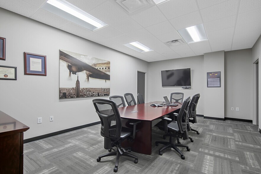 More Photos Of 2847 Bridgewood Dr, Fayetteville Office For Sale