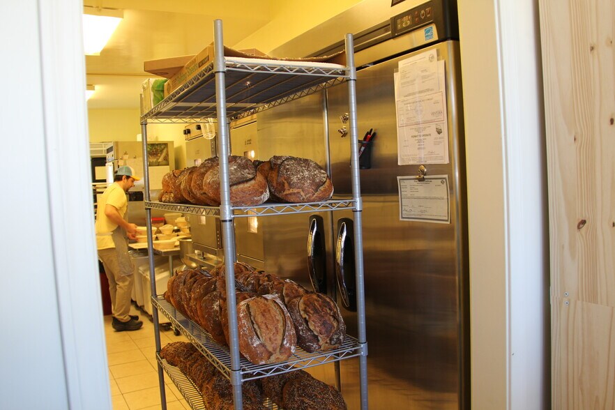 More Photos Of 2016-2020 E Main St, Ventura Storefront Retail Office For Sale