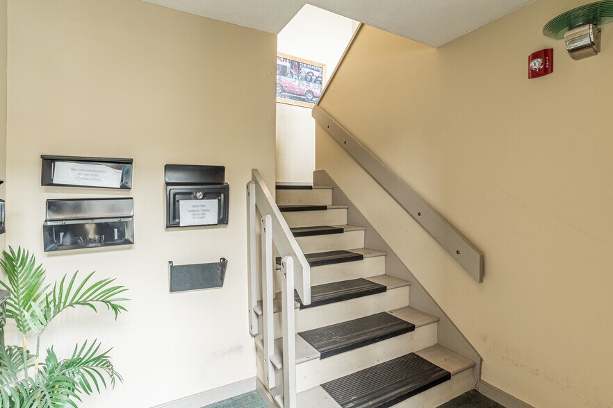 More Photos Of 55 Jefferson Blvd, Warwick Office For Sale