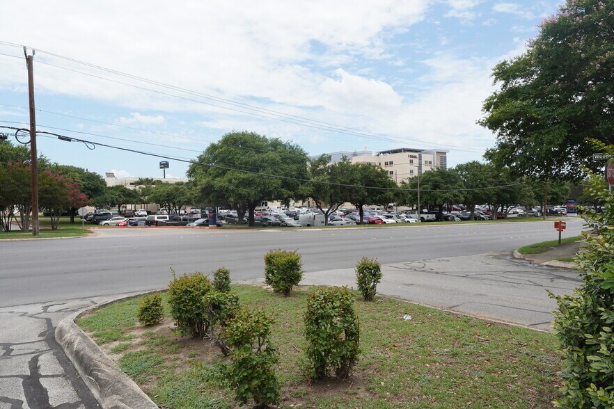 More Photos Of 12501 Judson Rd, San Antonio Medical For Lease