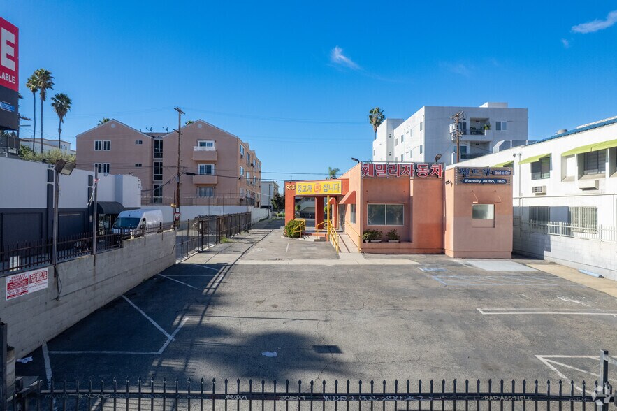 More Photos Of 933 S Western Ave, Los Angeles Auto Dealership For Lease