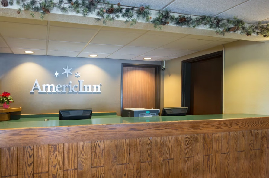 More Photos Of 700 Highway 51, Minocqua Hotel For Sale