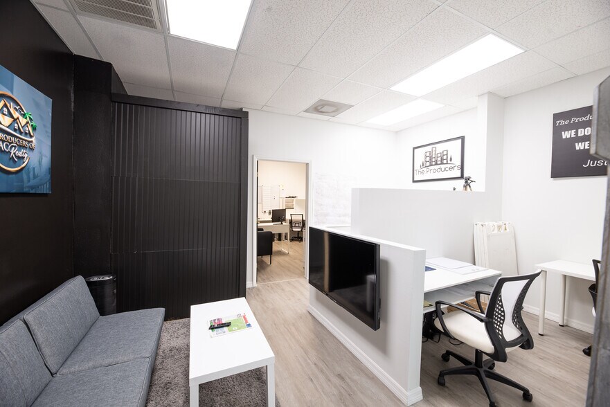 More Photos Of 8909 Regents Park Dr, Tampa Office Residential For Lease