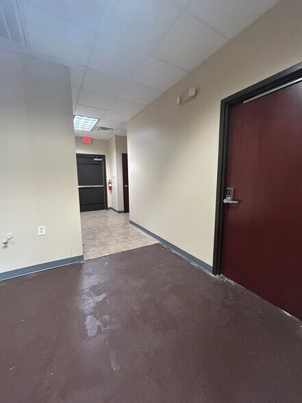 More Photos Of 639 E Madison Ave, Bastrop Office For Lease