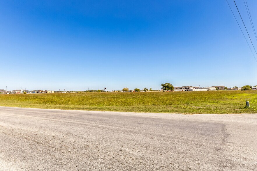 More Photos Of 2100 San Antonio Street, Lockhart Land For Sale