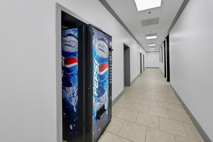 More Photos Of 1124 Blalock Rd, Houston Warehouse For Sale