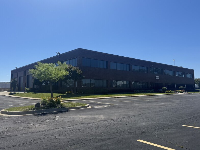 More Photos Of 621 Busse Rd, Bensenville Warehouse For Lease