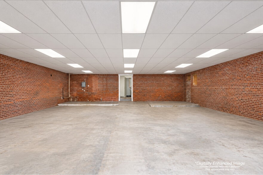 More Photos Of 121 Thompson St, Pittsboro Freestanding For Lease