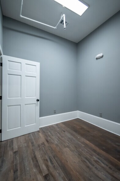 More Photos Of 142 N Jackson St, Athens General Retail For Sale