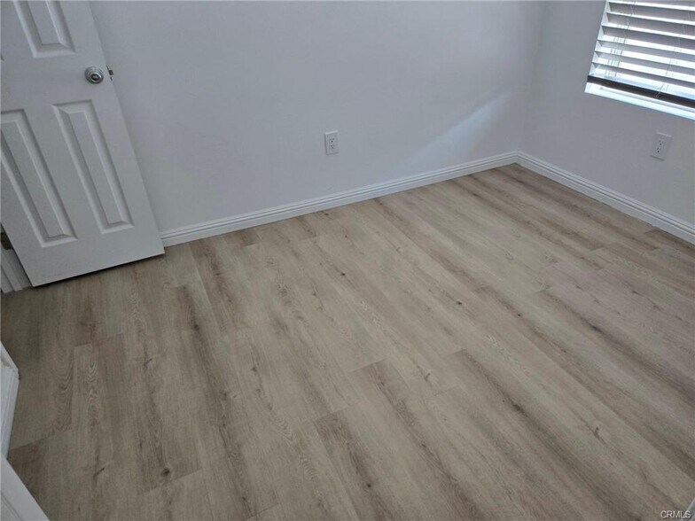 More Photos Of 1484 N Clybourn Ave, Burbank Apartments For Sale