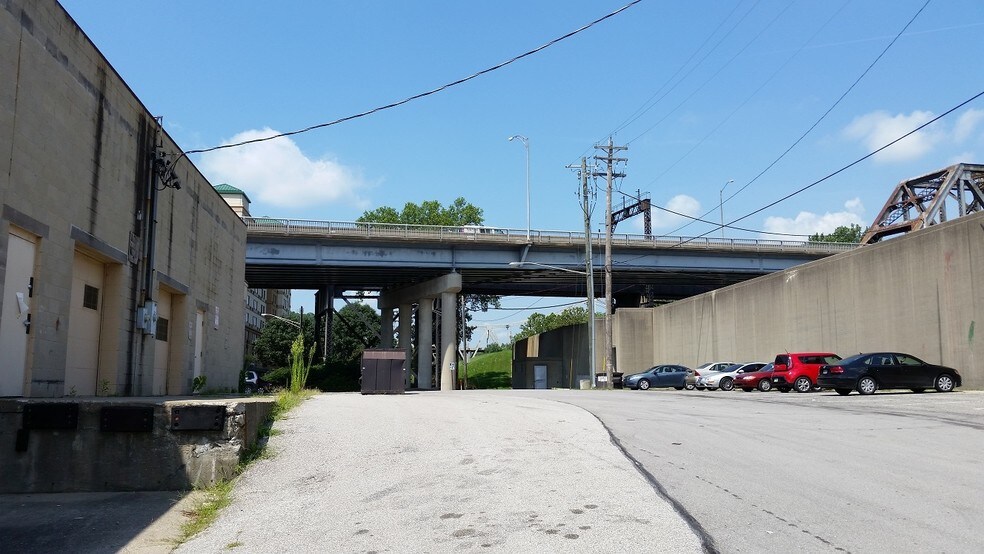 More Photos Of 400 W 3rd St, Covington Warehouse For Lease