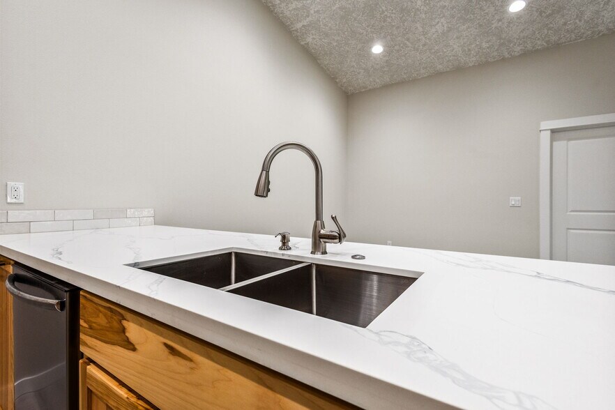 More Photos Of 3631 Green River Rd, Sweet Home Multifamily For Sale