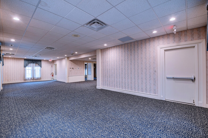 More Photos Of 201 Meadow St, Naugatuck Office For Sale