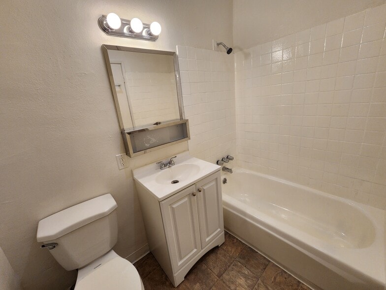 More Photos Of 526-534 W 47th St, Los Angeles Apartments For Sale