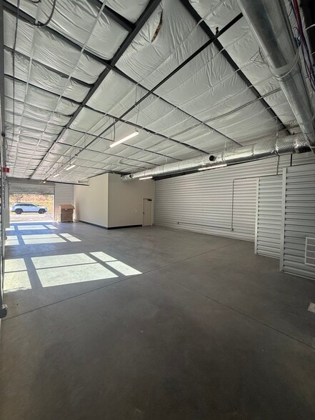 More Photos Of 11 Buckhead Bay Rd, Bluffton Flex For Lease