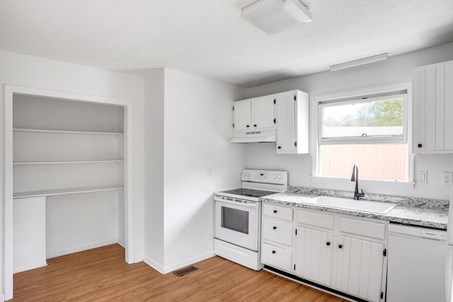 More Photos Of 151 Covington Ln, Dickson Apartments For Sale