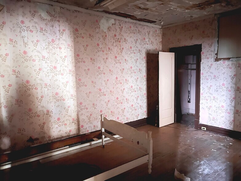 More Photos Of 704 Front St, Brainerd Storefront Retail Residential For Sale