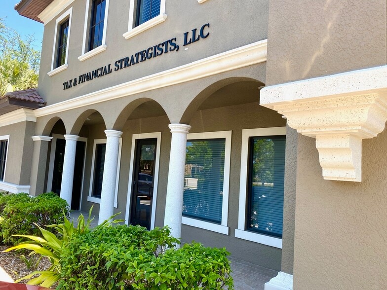More Photos Of 28089 Vanderbilt Dr, Bonita Springs Office For Lease
