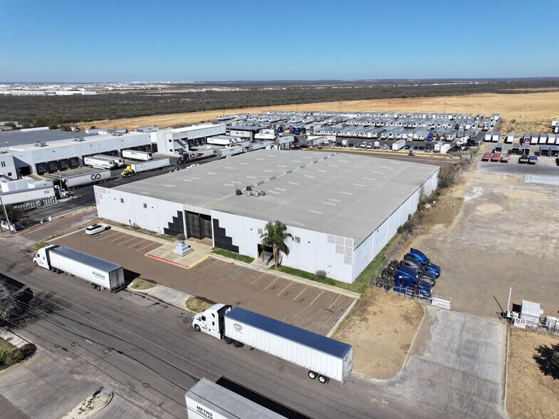 Primary Photo Of 814 Union Pacific Blvd, Laredo Warehouse For Lease