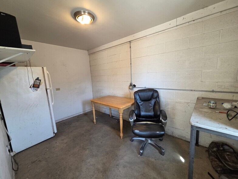 More Photos Of 21757 S Center Ave, New Lenox Warehouse For Lease