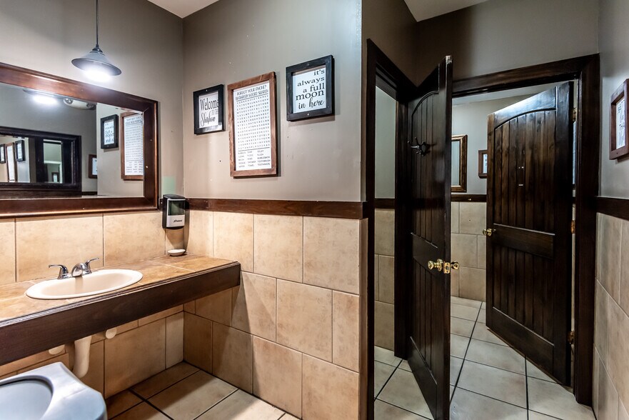 More Photos Of 5527 Oregonia Rd, Oregonia Restaurant For Sale