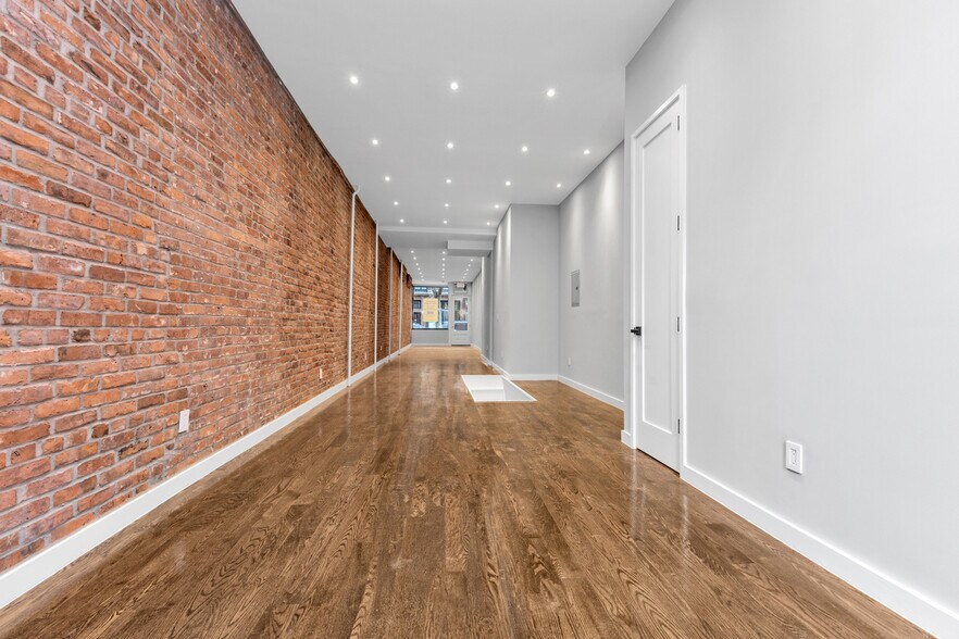 More Photos Of 113 Christopher St, New York Apartments For Lease
