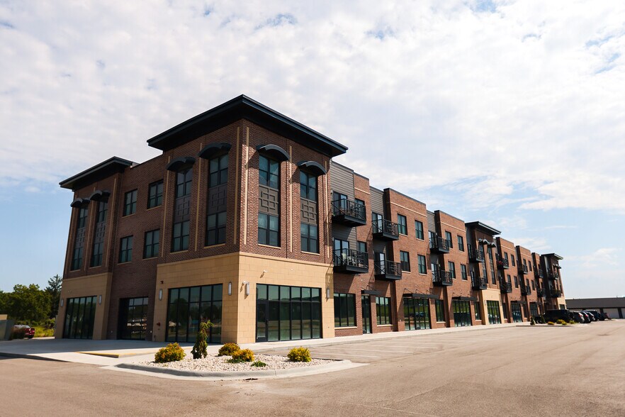 More Photos Of 8411 Peosta Commercial Ct, Peosta Apartments For Lease
