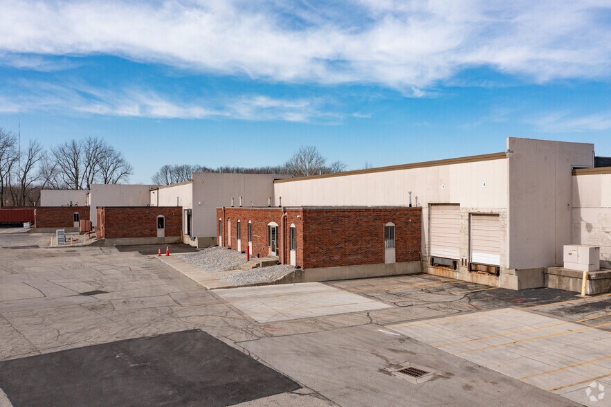 More Photos Of 2447 E River Rd, Moraine Warehouse For Lease