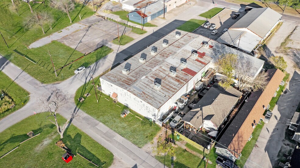 More Photos Of 8012 Endor, Houston Warehouse For Lease