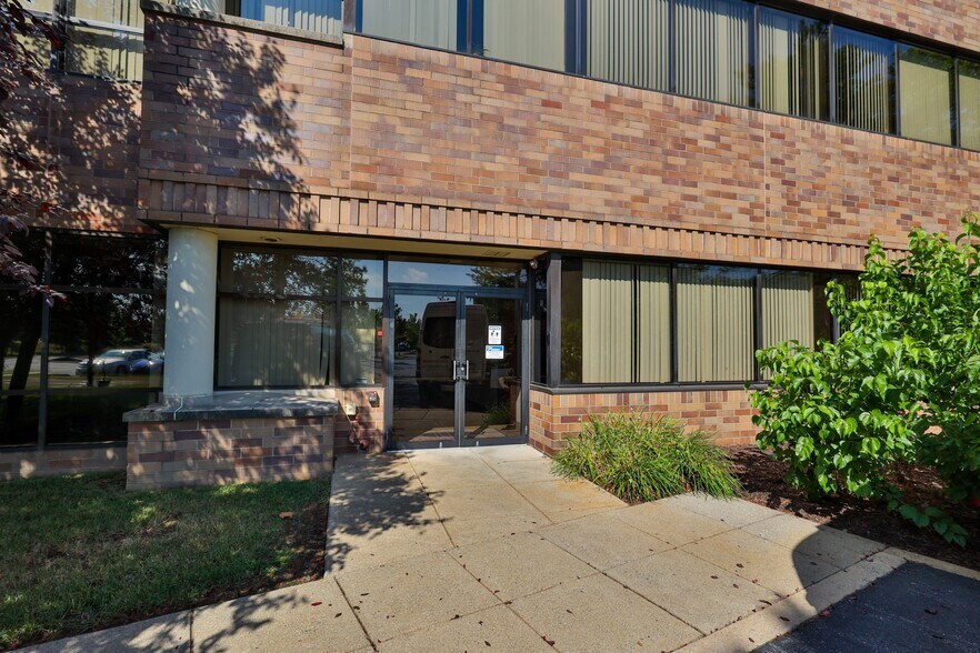 More Photos Of 1525 Valley Center Pky, Bethlehem Unknown For Lease