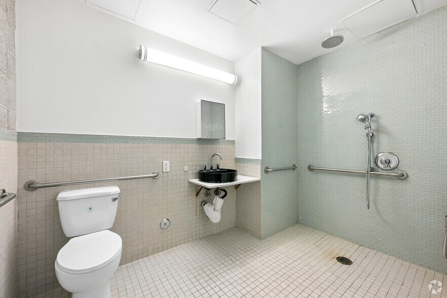 More Photos Of 915 Mateo St, Los Angeles Office For Lease