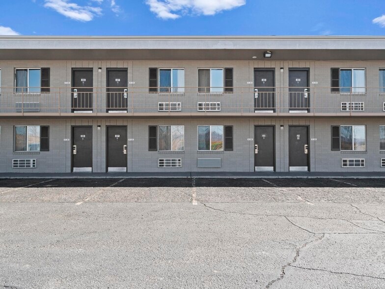 More Photos Of 1225 S State St, Salina Hotel For Sale