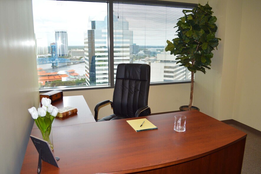 More Photos Of 301 W Bay St, Jacksonville Office For Sale