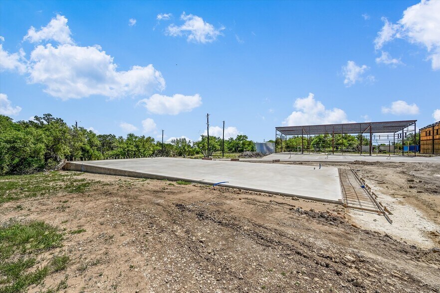 More Photos Of 10020 Darden Hill Rd, Austin Light Distribution For Lease