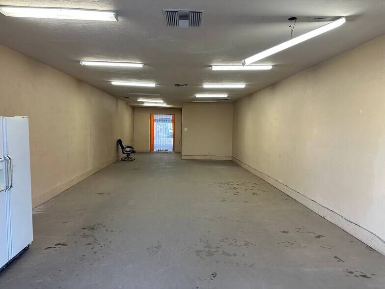 More Photos Of 112 S Country Club Dr, Mesa Light Distribution For Lease